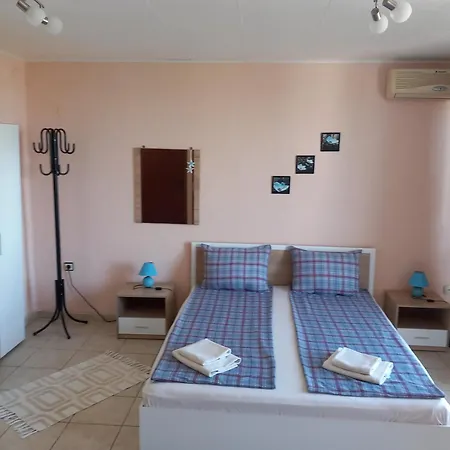 Πανσιόν семейство маврови 3*