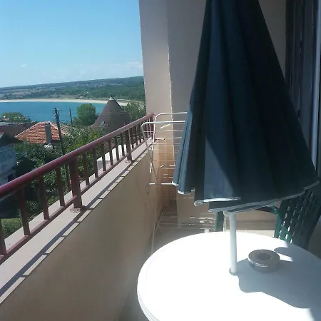 Πανσιόν семейство маврови Rezovo