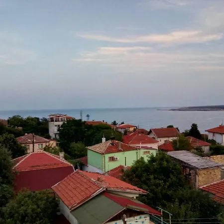 семейство маврови Πανσιόν 3*