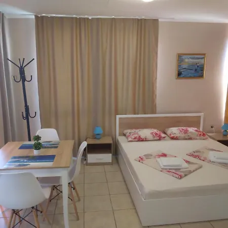 семейство маврови Maison d'hôtes Rezovo
